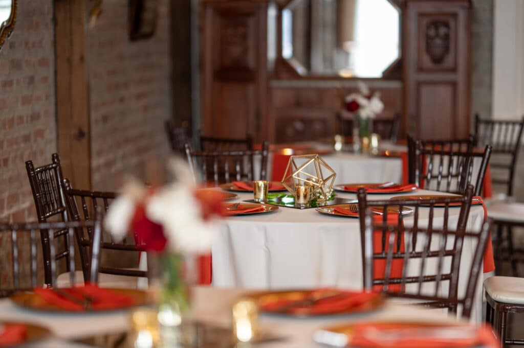 fall wedding table décor at Butler's Courtyard